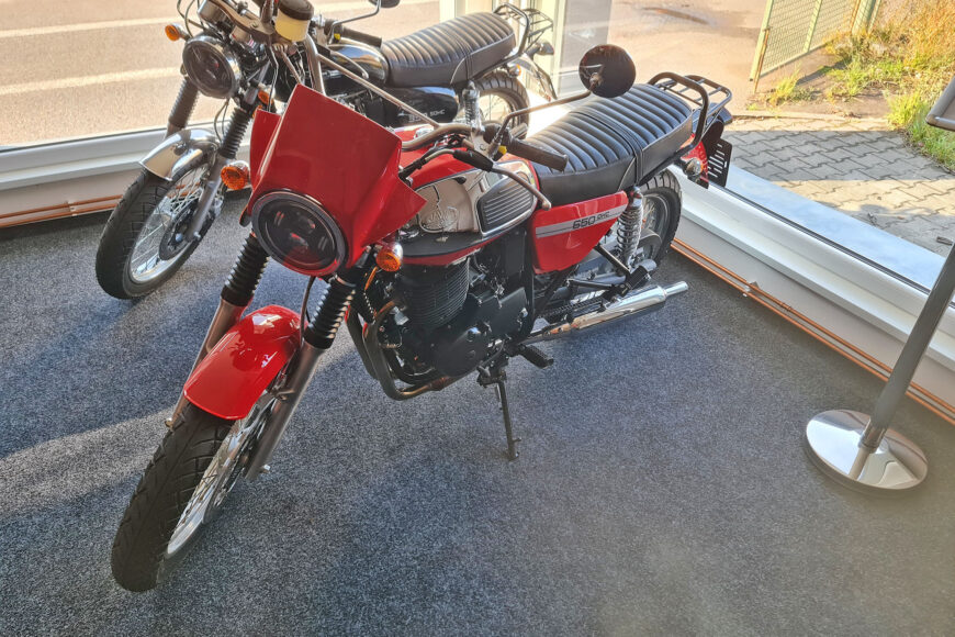 Jawa 650 OHC červená